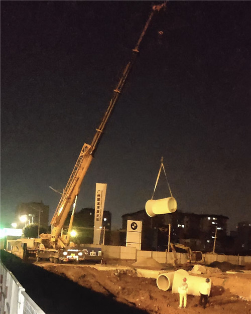 天元区“弯臂矫正”—— 吊车的 “形变补偿” 技术